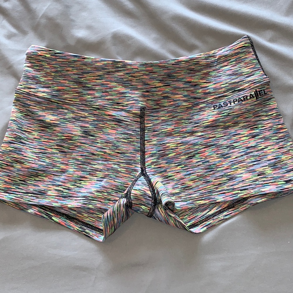 Pastparallel shorts